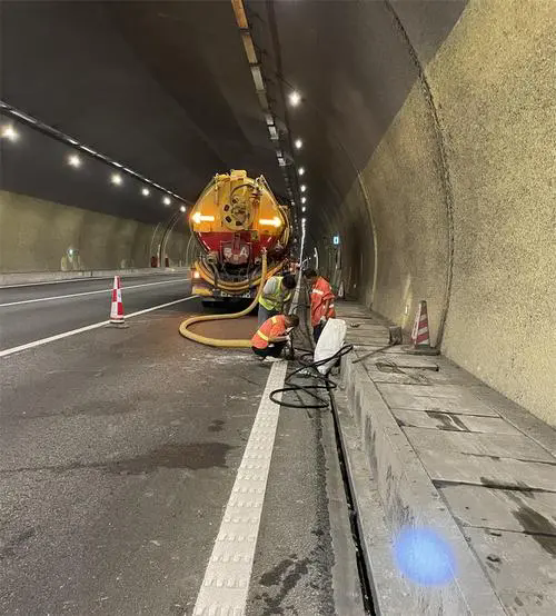 石林隧道排水渠清淤